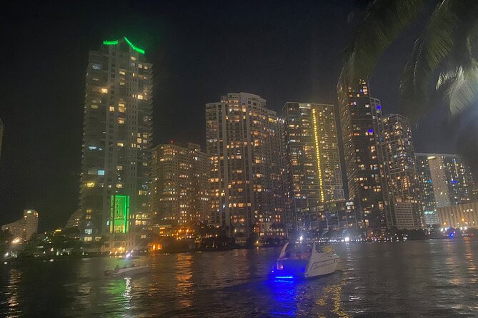 Miami Sightseeing Cruise on a Luxury Yacht - South Beach to the Port of Miami: The City Shows Up