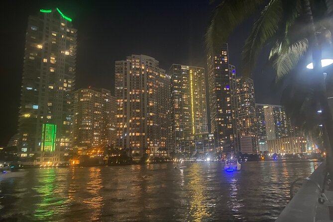 Miami Sightseeing Cruise on a Luxury Yacht - How the Itinerary Feels in Real Time (No Stops, All Glide)