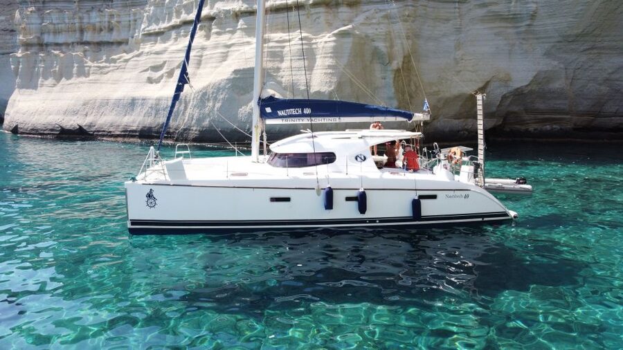 Milos: Full day Milos and Poliegos Catamaran Cruise - Group size, comfort, and how the captain handles windy days