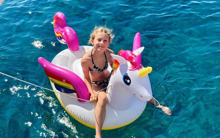 Milos: Kleftiko Morning Catamaran Cruise with Lunch & Drinks - The morning start at Adamantas Port