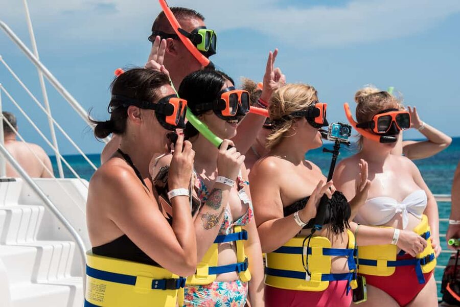 Montego Bay: Reggae Catamaran 18+ Cruise with Open Bar - Snorkeling stop: short on time, strong on color