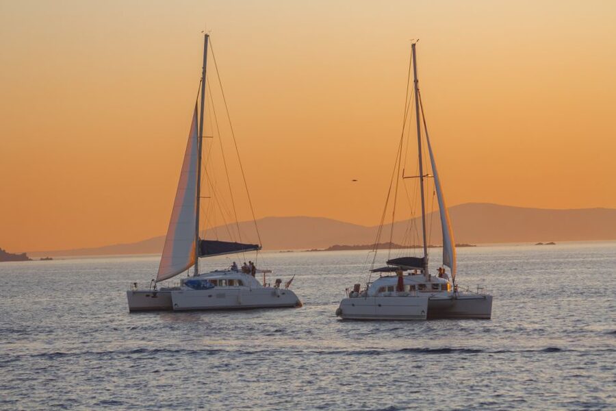 Mykonos: Catamaran Cruise with Lunch, Drinks and Transfer - When wind hits: how the captain adapts your day without killing the fun