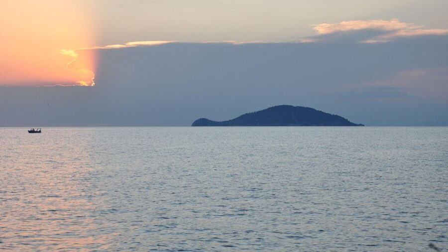 Neos Marmaras: Sunset West Sithonia Islets Sailboat Tour - Who should book this (and who should skip it)
