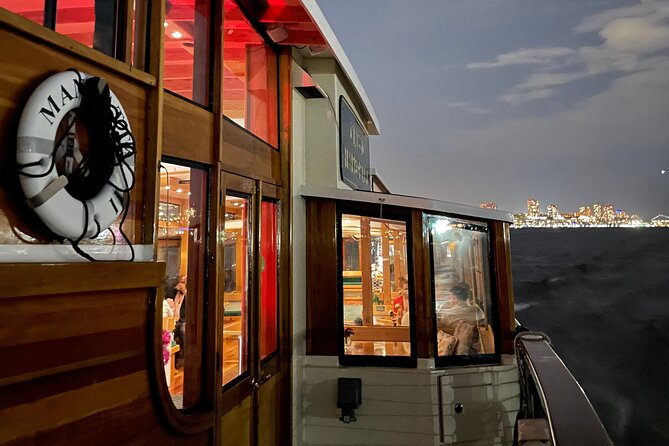 New York City Bright Lights Skyline Cruise on Yacht - Photo strategy for Liberty, the skyline, and night reflections