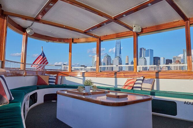 New York City Sunset Cocktail Cruise on Small Yacht - How narration works: scenic cruise vs. constant commentary
