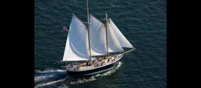 Newport: Morning Mimosa Sail aboard Schooner Aquidneck - Boarding Schooner Aquidneck: what the boat experience feels like