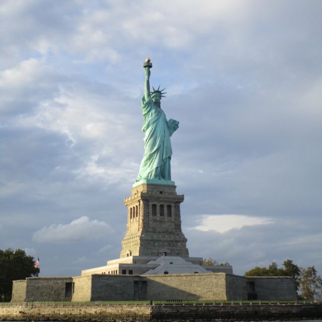 NYC: Brooklyn Sightseeing Sailboat Cruise - Where you meet: One15 Brooklyn Marina near Pier 5