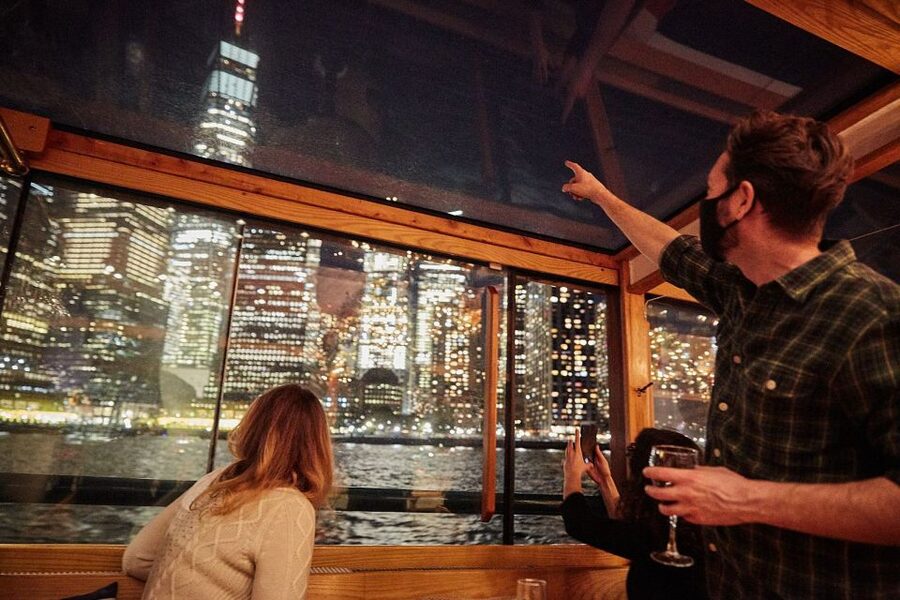 NYC: City Lights Yacht Cruise with Drink Included - Key things you’ll notice on this cruise