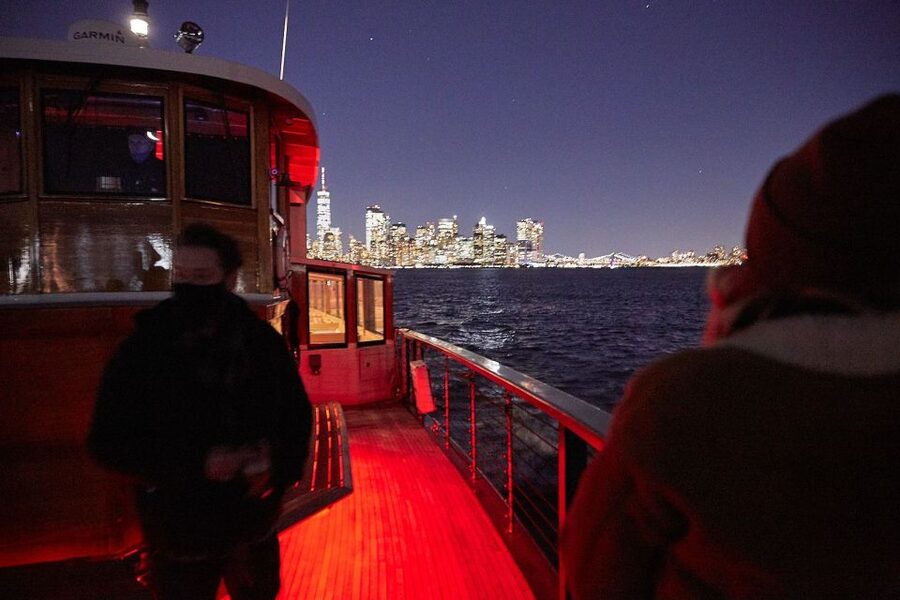 NYC: City Lights Yacht Cruise with Drink Included - Why this 1920s yacht setup feels better than a basic sightseeing boat