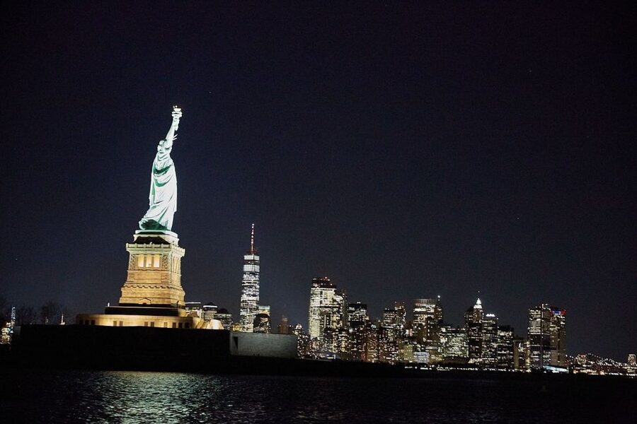 NYC: City Lights Yacht Cruise with Drink Included - The night route: from Lower Manhattan glow to the Statue of Liberty area