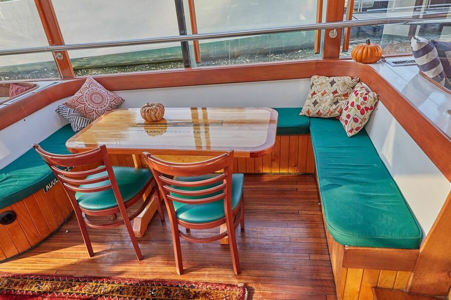 NYC: Evening Jazz Cruise on the Yacht Manhattan - A 1920s Jazz Yacht Turns the Harbor Into a Date-Night Stage
