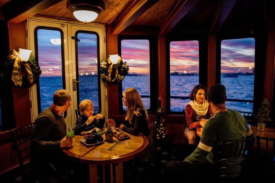 NYC: Holiday Yacht Cruise with Jazz, Cocoa & Carols - Drinks, Bar Prices, and Gratuity: How to Avoid Surprise Bills