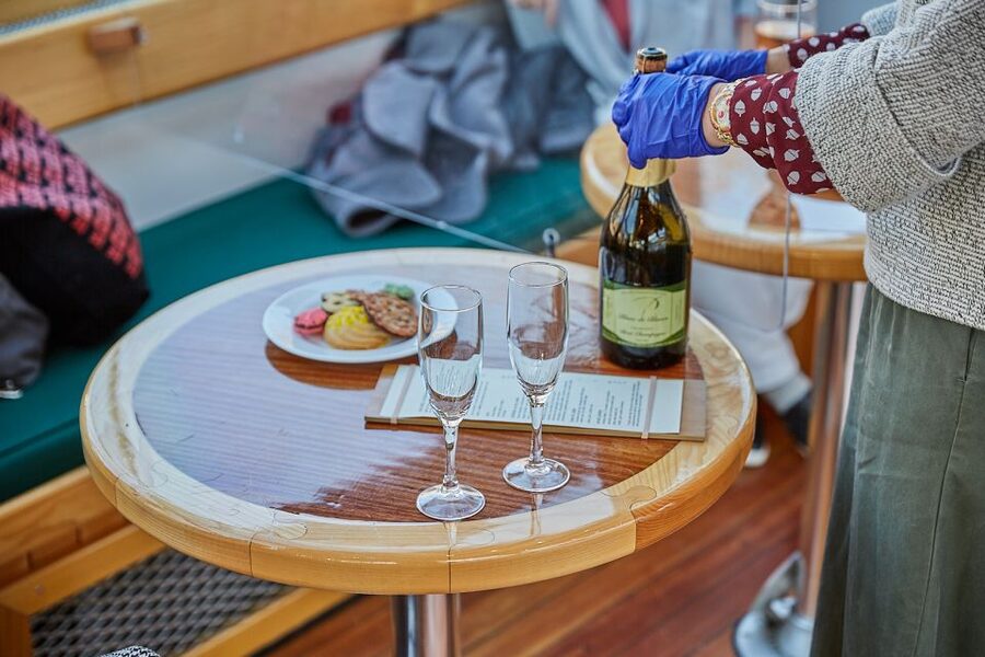 NYC: Holiday Yacht Cruise with Jazz, Cocoa & Carols - Weather, Clothing, and the Best Time to Take Photos