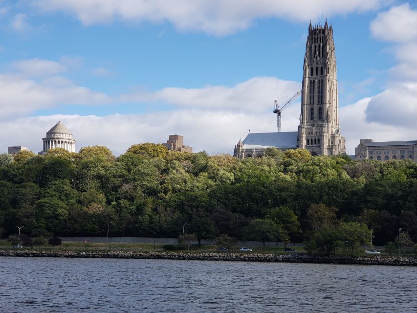 NYC: Hudson River Fall Foliage Yacht Tour - The 150-minute route: Palisades cliffs, Upper West Side, and the bridge