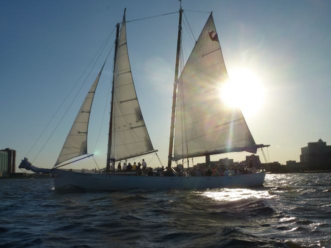 NYC: Sunset Sail Aboard Schooner Adirondack - Crew and Captain Energy: The Difference Between a Photo Ride and a Real Trip