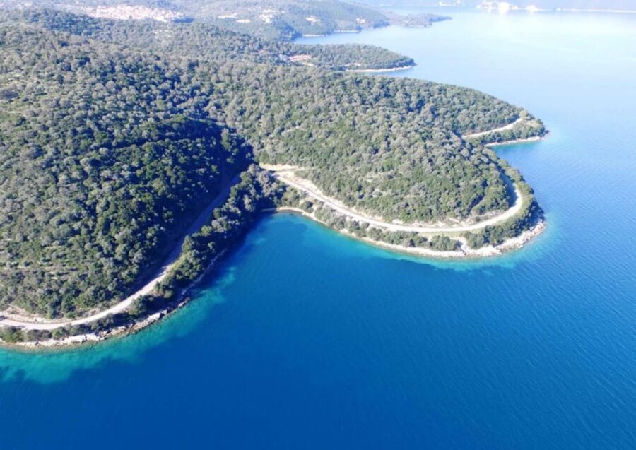 Nydri: Full-Day Sailing Cruise with Swim Stops & Meal - Getting from Nydri to your first swim stop (UraniaSail)