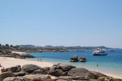 O Grove: Ría de Arousa Catamaran Tour with Seafood Lunch - Sailing the Ría de Arousa: what makes the water special