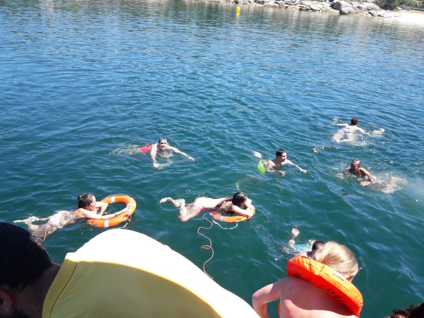 O Grove: Ría de Arousa Catamaran Tour with Seafood Lunch - Drinks on board: wine plus soft drinks, included