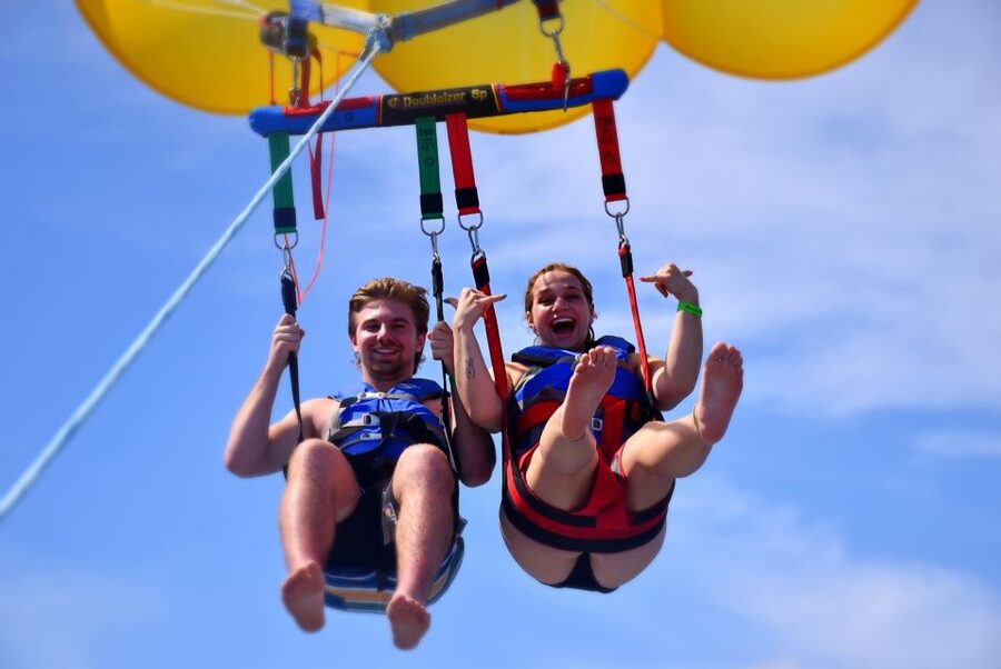 Oahu: Waikiki Parasailing - Diamond Head: the aerial perspective that makes photos make sense