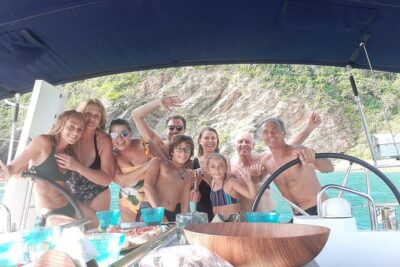 One amazing day in a private recent sailing boat in the Tayrona Park. The best sail trip from Santa Marta! - Bahia Concha arrival around noon: where the real relaxing starts