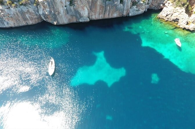 One day excursion on a sailing boat in the Gulf of Alghero - Cala Dragunara: The Long Swim, Lunch, and Float Time