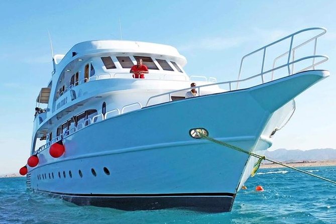 Orange bay Island and Parasailing, Snorkeling, & Water Sports, Lunch - Hurghada - What the guides and crew style looks like