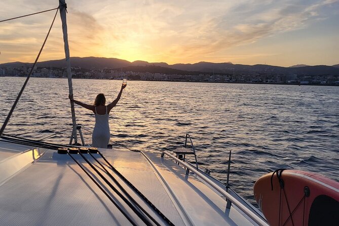 Palma: 2-Hour Sunset Catamaran Cruise with Drinks - What to wear for a 2-hour Mallorca sunset on open water