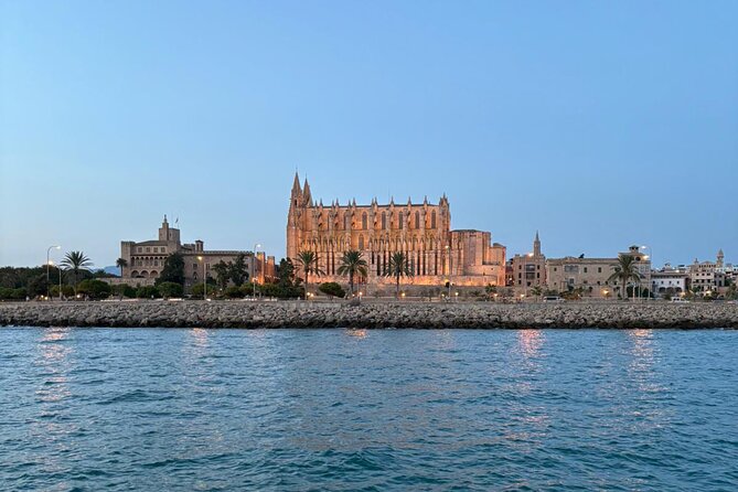 Palma: 2-Hour Sunset Catamaran Cruise with Drinks - On-board comfort: staff service, music, and the little touches that add up