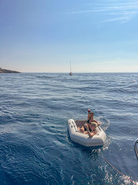 Palma de Mallorca: Sailing Boat Trip with Skipper & Tapas - Drinks and tapas: what’s included, and what changes on sunset tours