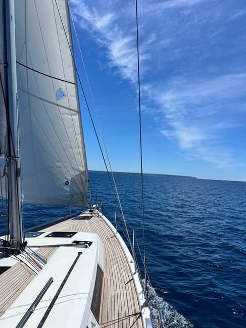 Palma de Mallorca: Sailing Tour with Drinks and Tapas - Leaving the Cruise Terminal Area Behind (Club de Mar logistics)