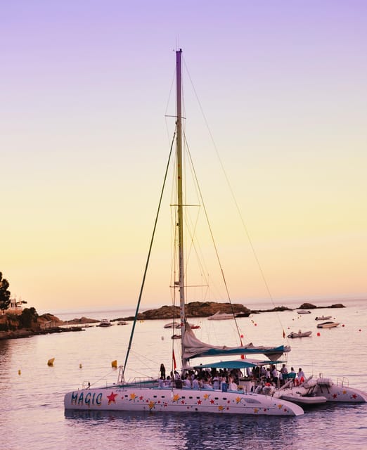 Palma de Mallorca: Sunset Sailing Catamaran Trip with Drink - Why a 1.5-hour sunset cruise makes sense in Palma