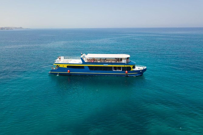 Paradise Catamaran Conquest 2 Hours Semi Submarine & snorkeling - Hurghada - The semi-submarine ride: coral, fish, and why the viewing depth matters