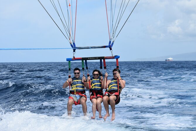 Parasailing in Waikiki from Oahu Hawaii - From Boat to Lift-Off: What the Crew Does Before You Go Up