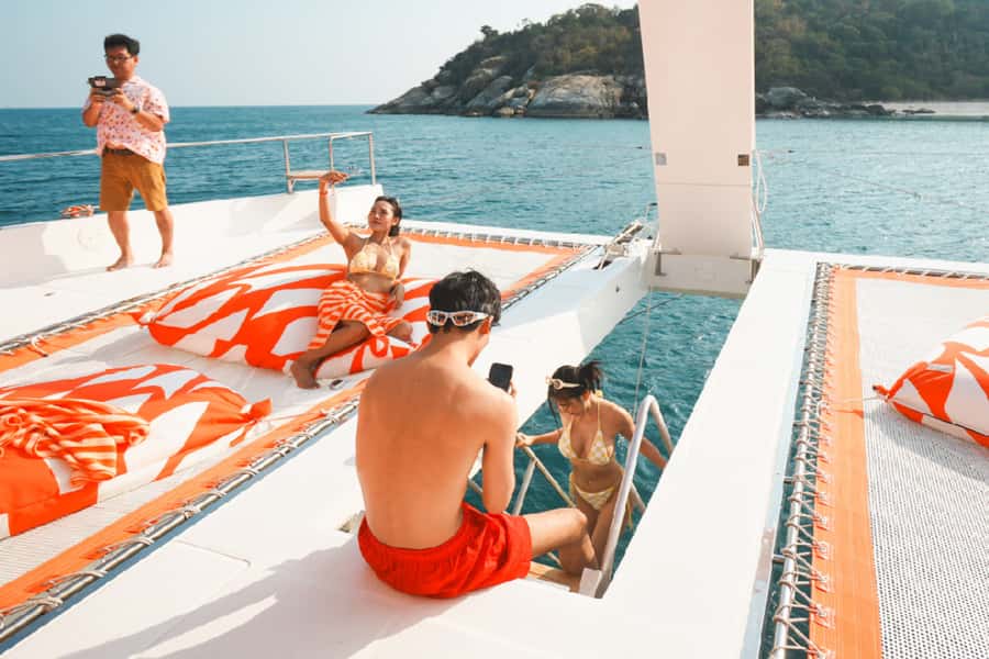 Pattaya: 3-Island Hopping Sunset Yacht & Buffet with Live DJ - Onboard Lunch and BBQ: Eating Like a Guest, Not a Passenger