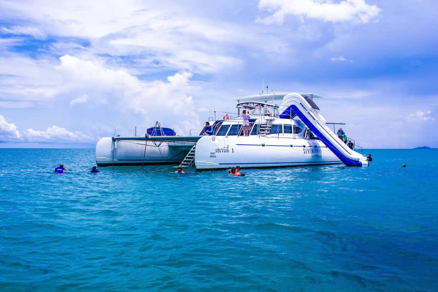 Pattaya: Exclusive 3-Island Catamaran Tour with Buffet Lunch - What Makes the Crew and Guide Work Matter