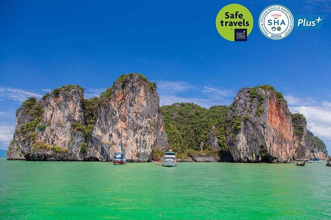 Phi Phi Maya and Maithon by Indigo Luxury Catamaran in Phuket - The guides and crew: bilingual help and high-energy moments