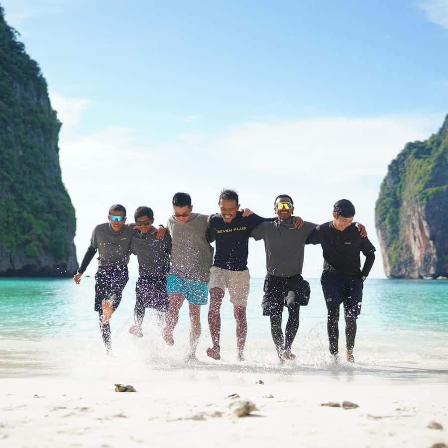 Phuket: Phi Phi, Maya, and Maiton by Luxury Yacht with Lunch - A Luxury Catamaran Day Around Phi Phi, Maya, and Maithon