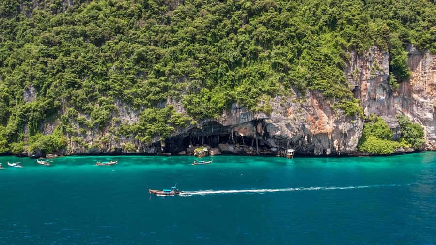 Phuket: Phi Phi, Maya & Bamboo By Premium Speed Catamaran - The sea day reality: weather, tides, and motion-sickness planning