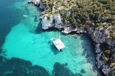 Porto Conte: Half-day catamaran tour with aperitif - Getting to Marina di Porto Conte and finding the pier fast