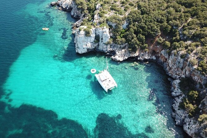 Porto Conte: Half-day catamaran tour with aperitif - Getting to Marina di Porto Conte and finding the pier fast