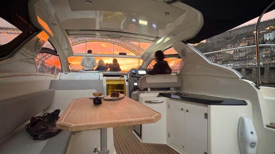 Porto: Luxury 6 Bridges Yacht Cruise with Wine & Snacks - The “six bridges” run: Ponte de São João to Ponte Maria Pia