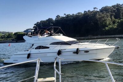 Porto: Luxury Yacht Tour on the Douro River - Sunset or Daytime - Second hour in the estuary reserve: the salty air part of the sunset