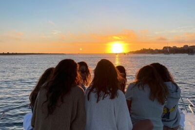 Porto: Private Yacht Cruise with Local Wine, Snacks and 6 Bridges - Serra do Pilar monastery and the Porto viewpoint effect