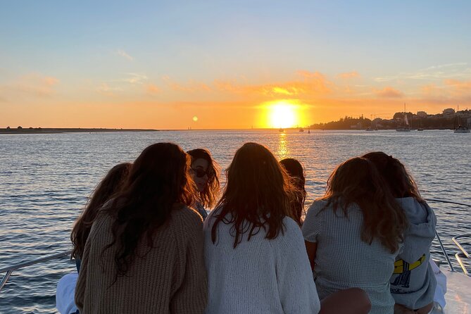 Porto: Private Yacht Cruise with Local Wine, Snacks and 6 Bridges - Serra do Pilar monastery and the Porto viewpoint effect