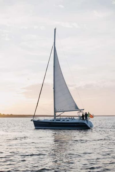 Porto: Sunset Cruise with Welcome Drink in a Sailboat - Calitor sailboat and small group comfort: what 2 hours feels like