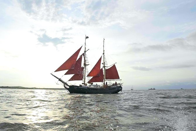 Premium Pirate Beach Adventure, Open sea Rope Swing, Drinks+Lunch - A Pirate-Ship Day on Cartagena Bay: What the Time Really Looks Like