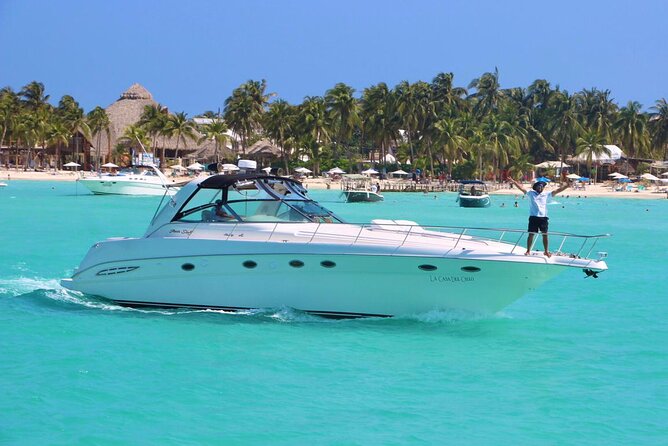 Private 50FT Yacht Rental in Cancún P8 - A 2, 4, or 6-hour yacht plan over Cancún waters