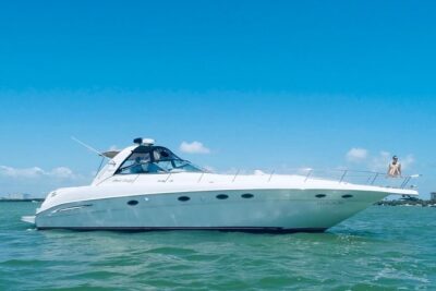 Private 50FT Yacht Rental in Cancún P8 - Isla Mujeres and Playa Norte: why the anchoring time is the payoff