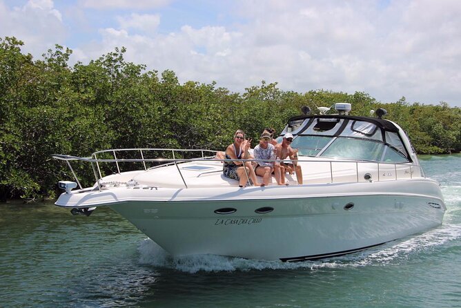 Private 50FT Yacht Rental in Cancún P8 - Crew and service: when the staff makes or breaks the day