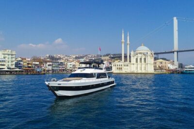 Private Bosphorus Cruise with Luxury Yacht - Dolmabahçe Palace and Çırağan Palace: the European shoreline begins